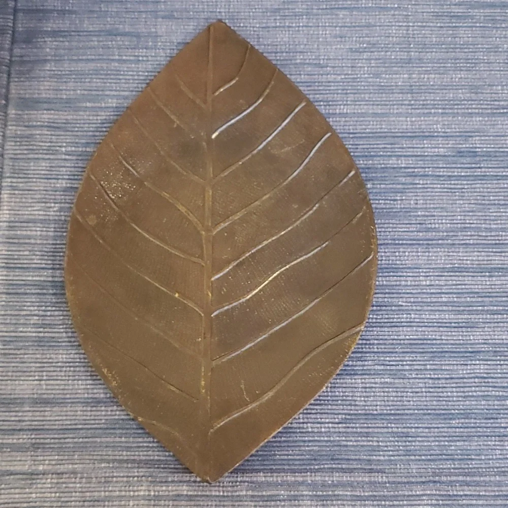 Metal Leaf Candle Holder /Tray